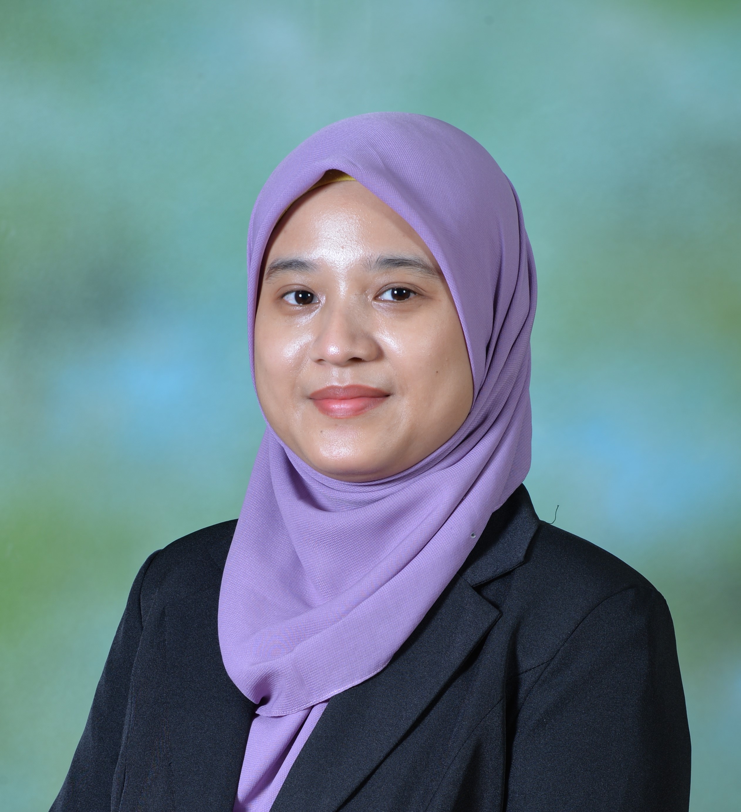 Dr. Nur Syamsina